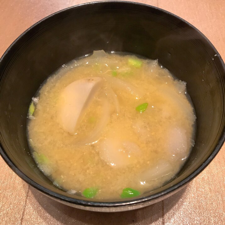 玉ねぎと里芋の味噌汁